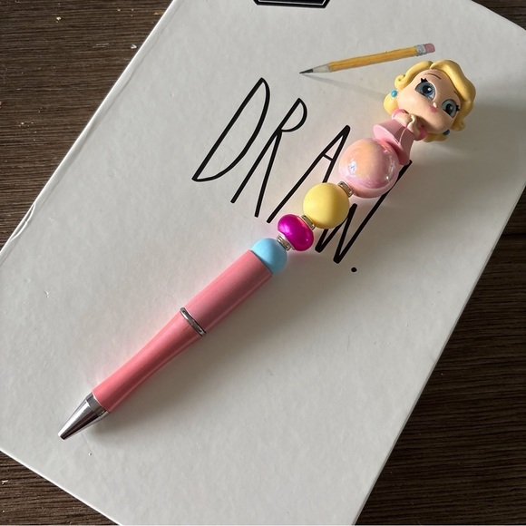 Disney Doorables: The Princess & The Frog: Charlotte handmade beaded pen - Picture 2 of 3